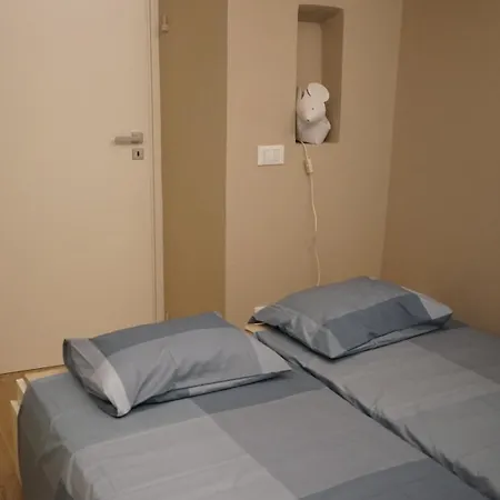 Walls Center Apartment