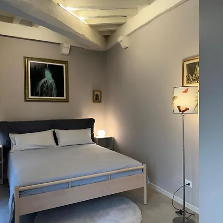 Walls Center Apartment Lucca